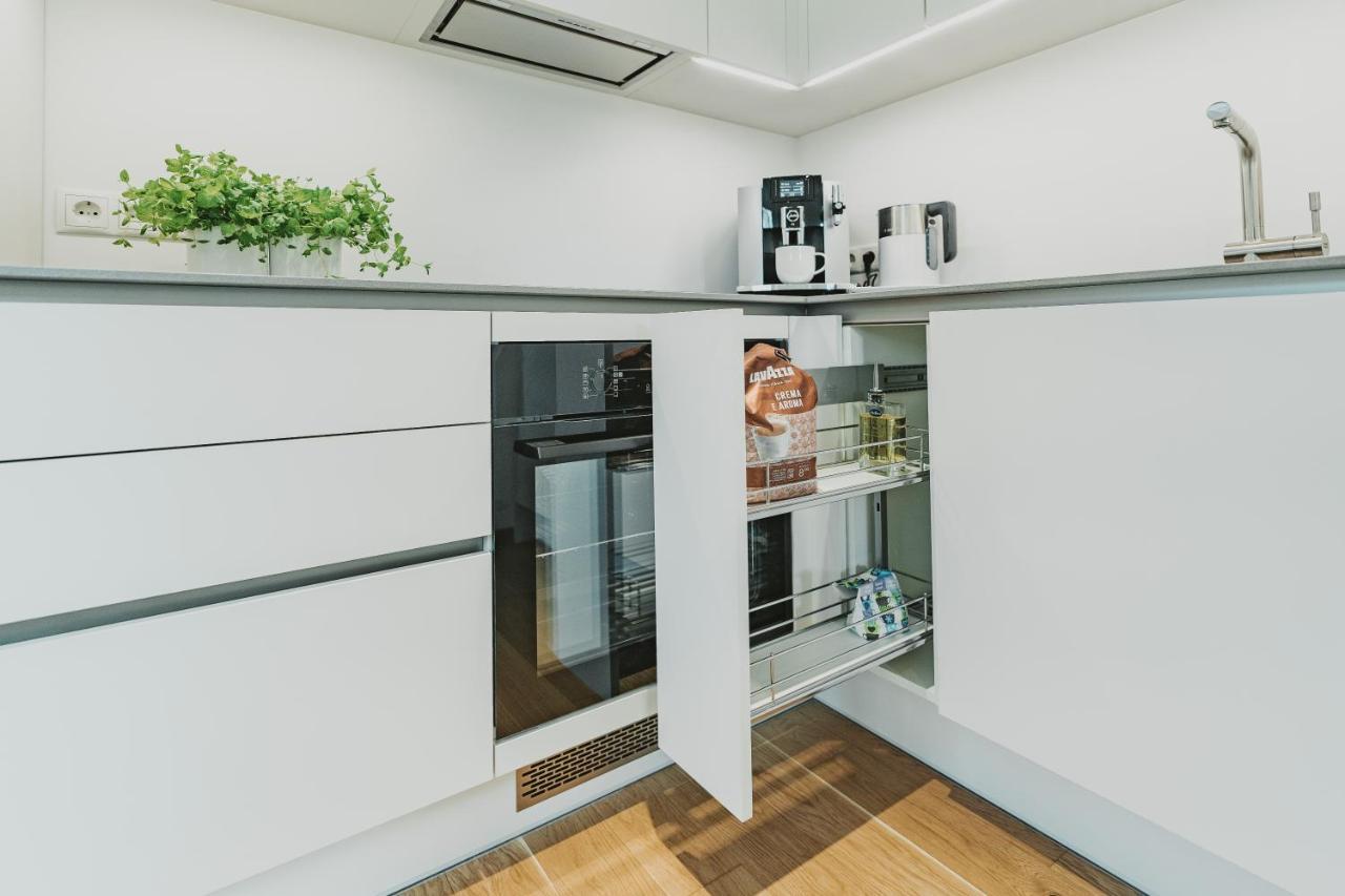Oeoe Street Premium Apartment With Terrace Tartu Bagian luar foto